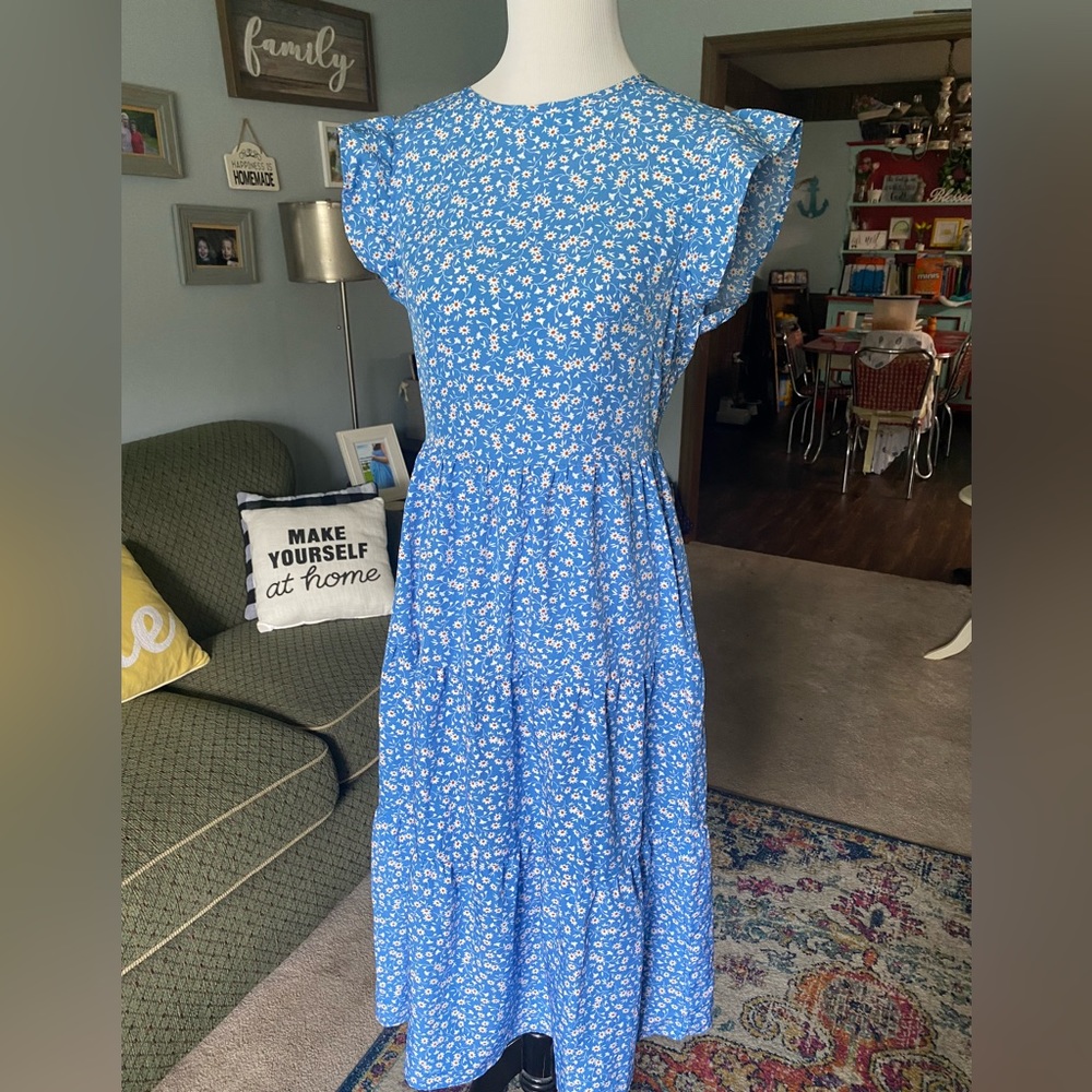Cute floral flutter sleeve dress with side zip and small button clasp in back